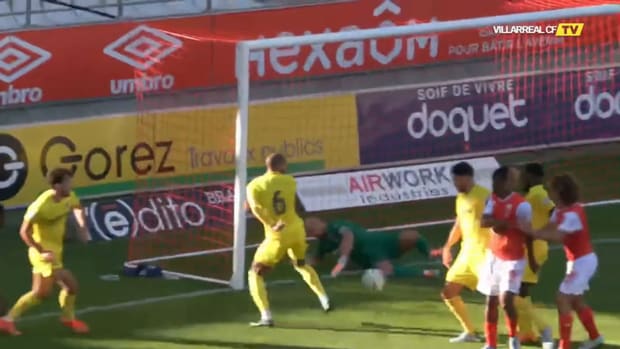 Pepe Reina's outstanding performance against Stade Reims